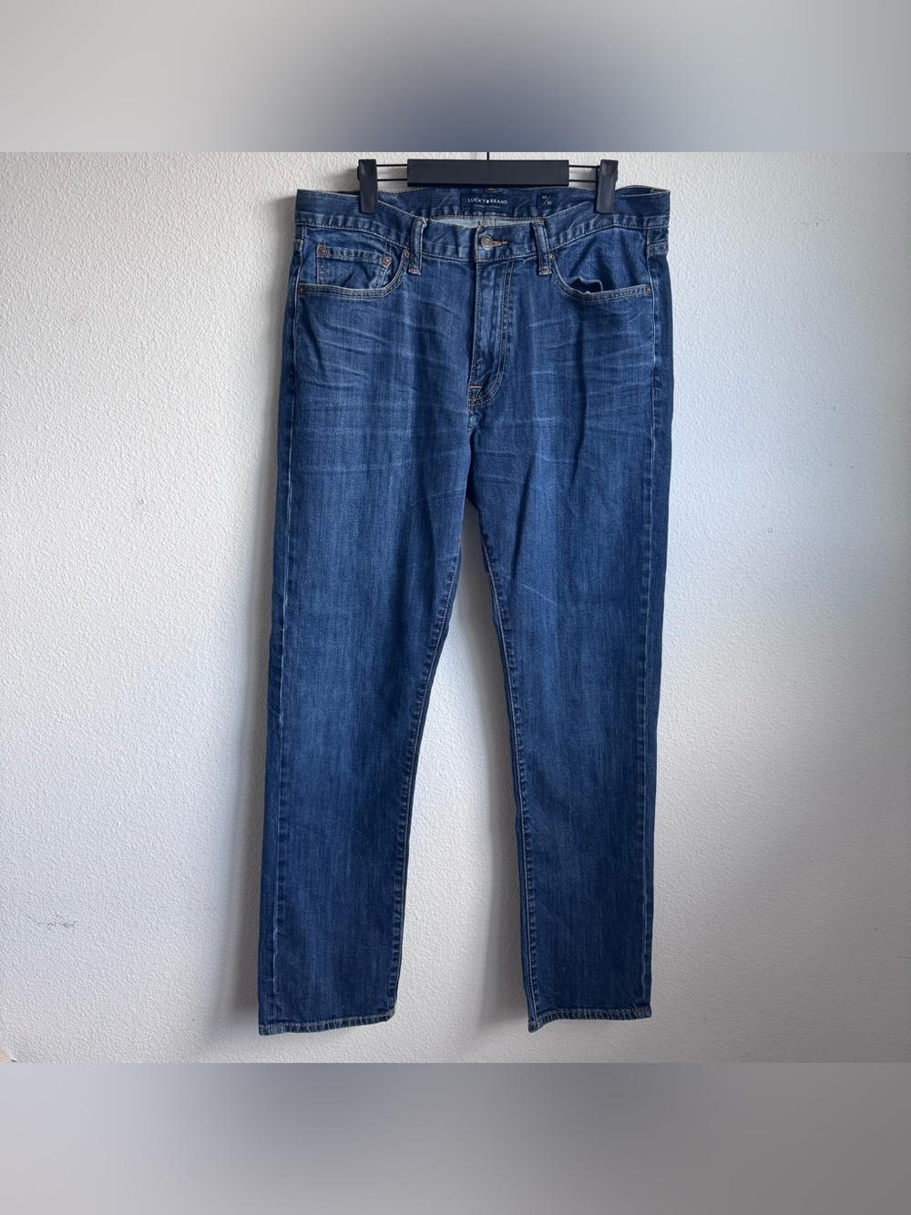Lucky Brand 410 athletic slim blue denim jeans size 33 / 32